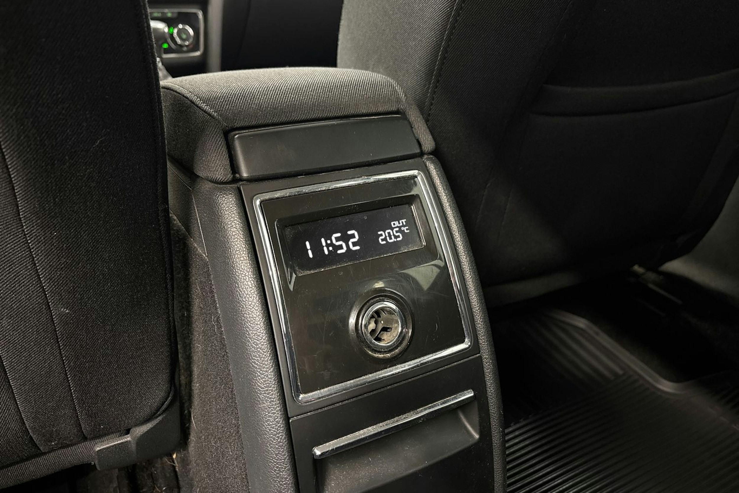 musta Skoda Superb 2011 kuva 19.