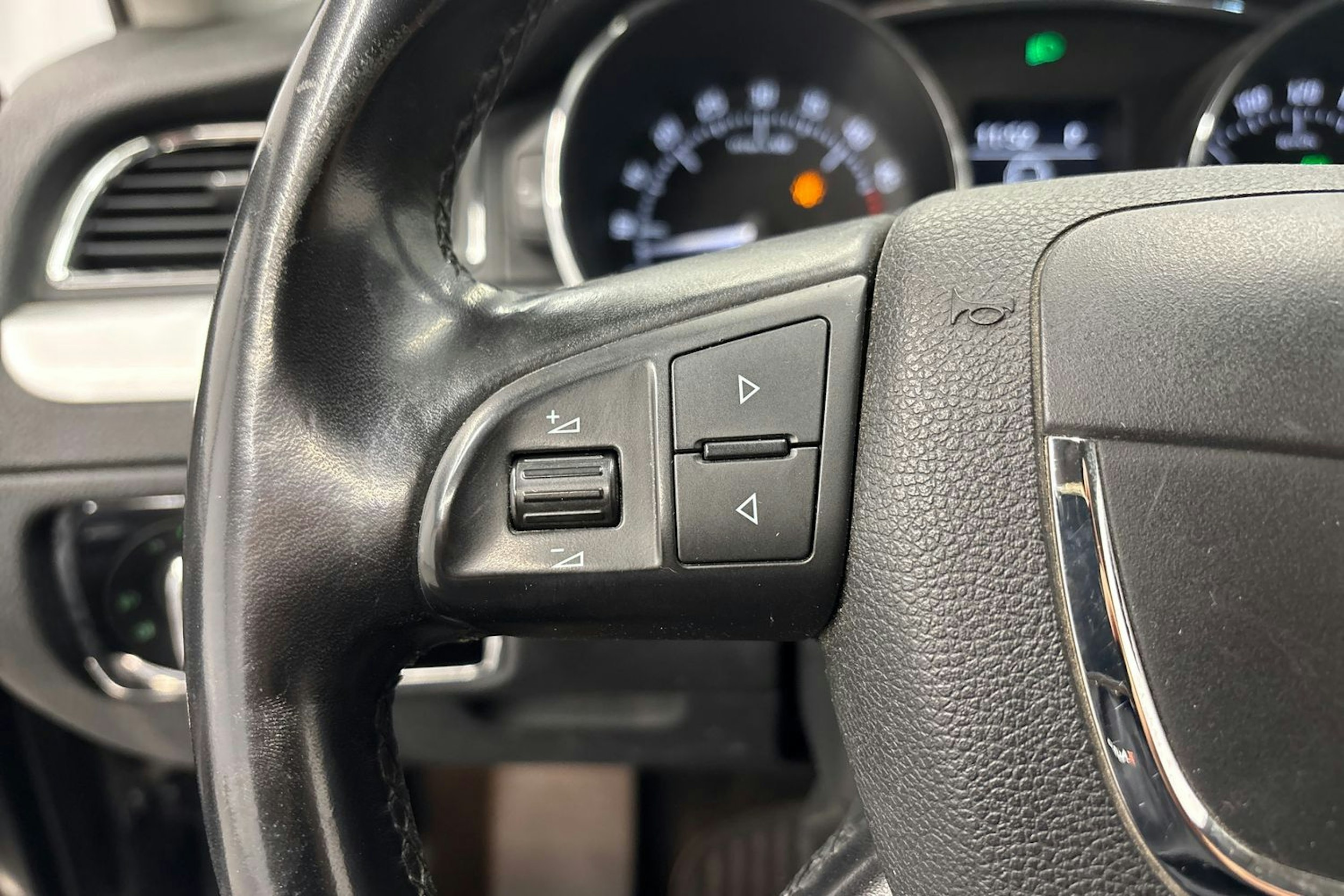 musta Skoda Superb 2011 kuva 20.