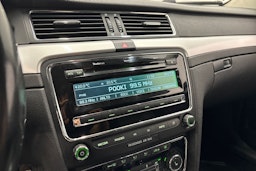 musta Skoda Superb 2011 kuva 22.
