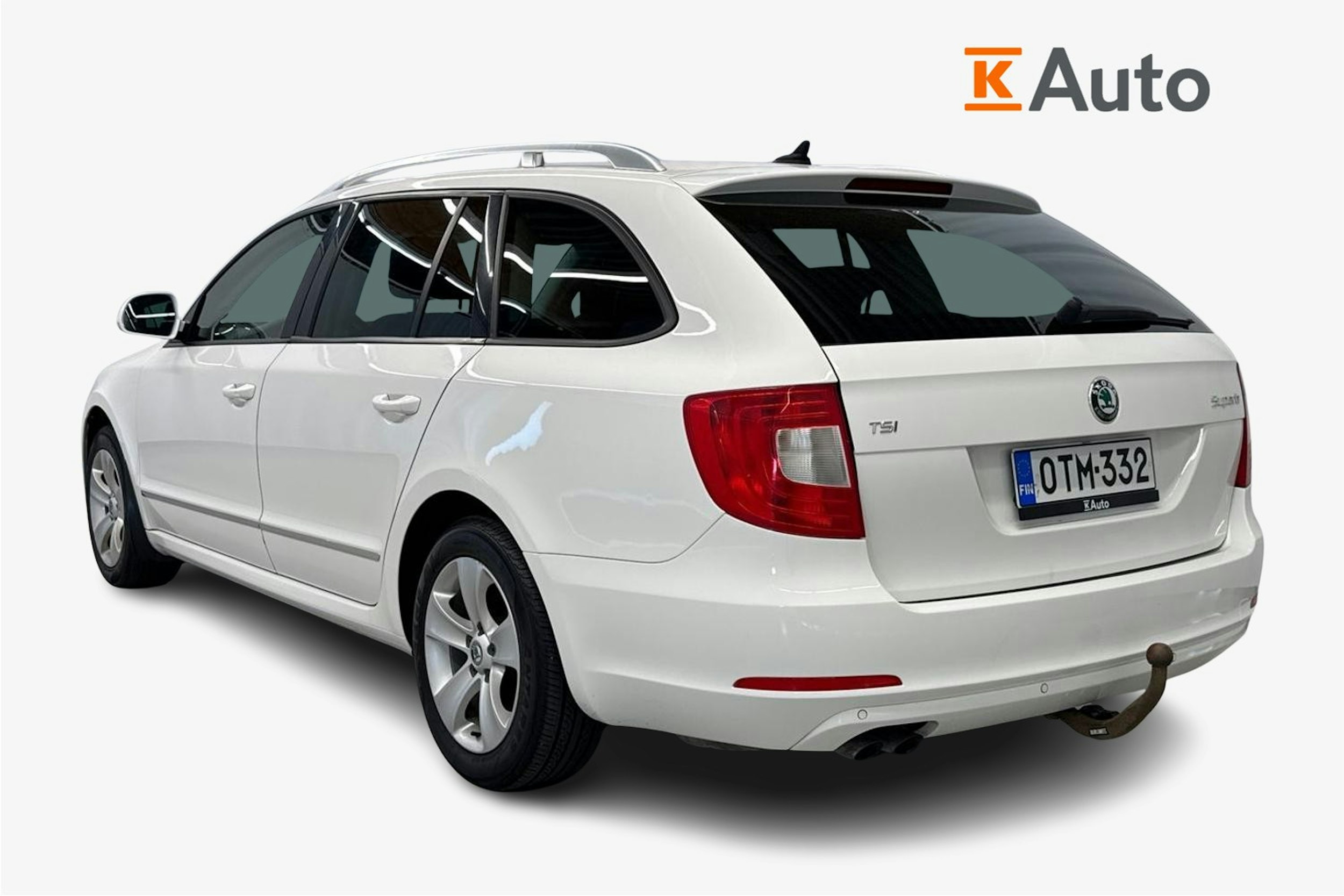 valkoinen Skoda Superb 2012 kuva 2.