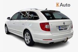 valkoinen Skoda Superb 2012 kuva 2.