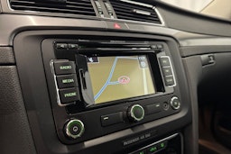 valkoinen Skoda Superb 2012 kuva 12.
