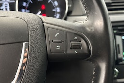 valkoinen Skoda Superb 2012 kuva 15.