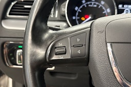 valkoinen Skoda Superb 2012 kuva 16.