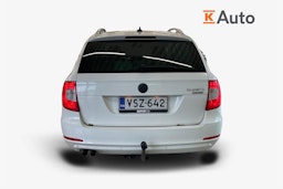 Valkoinen Skoda Superb 2012 kuva 3.
