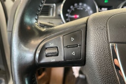 Valkoinen Skoda Superb 2012 kuva 15.