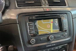 Valkoinen Skoda Superb 2012 kuva 17.