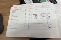 Valkoinen Skoda Superb 2012 kuva 36.