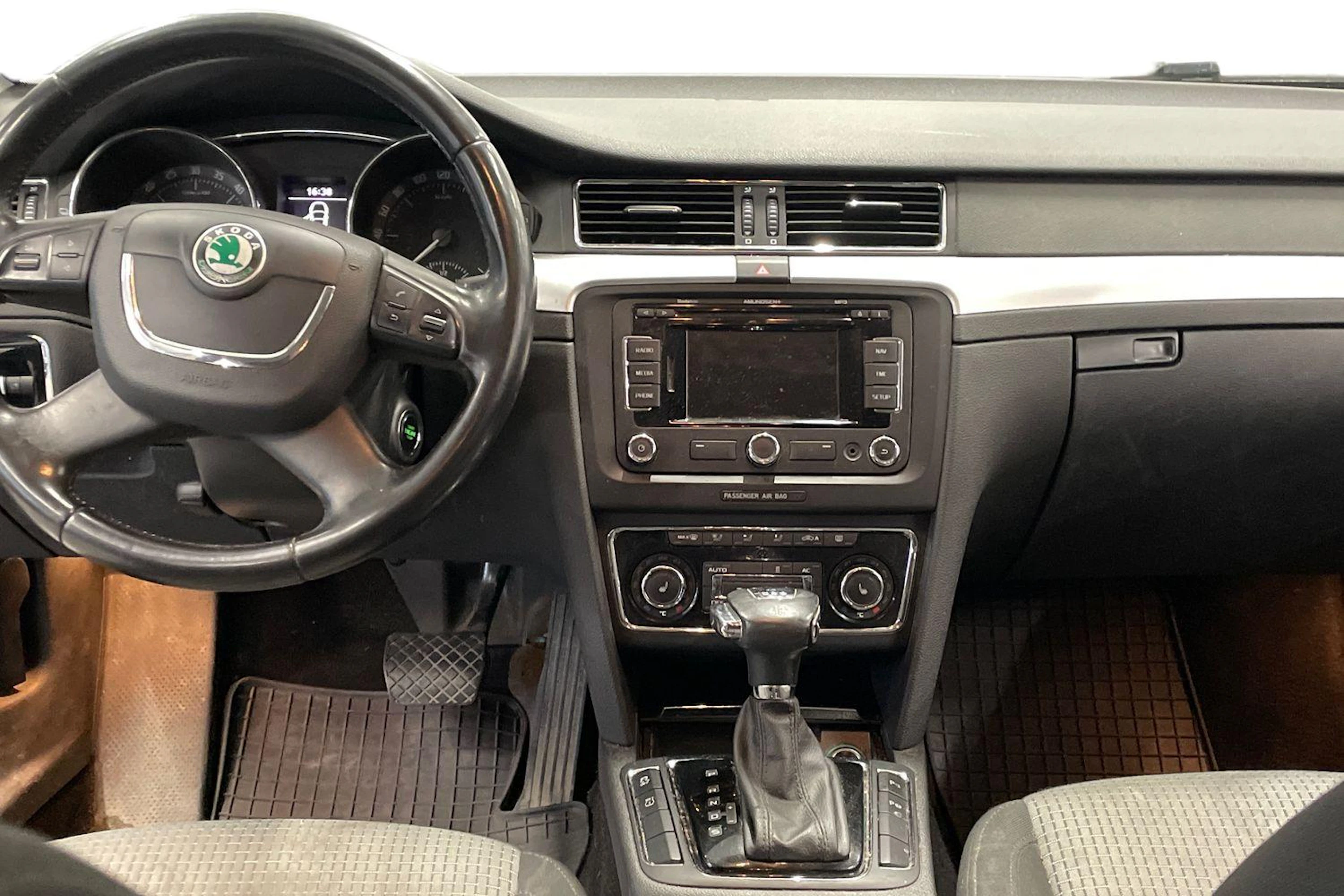 Sininen Skoda Superb 2012 kuva 7.