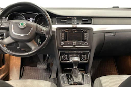 Sininen Skoda Superb 2012 kuva 7.