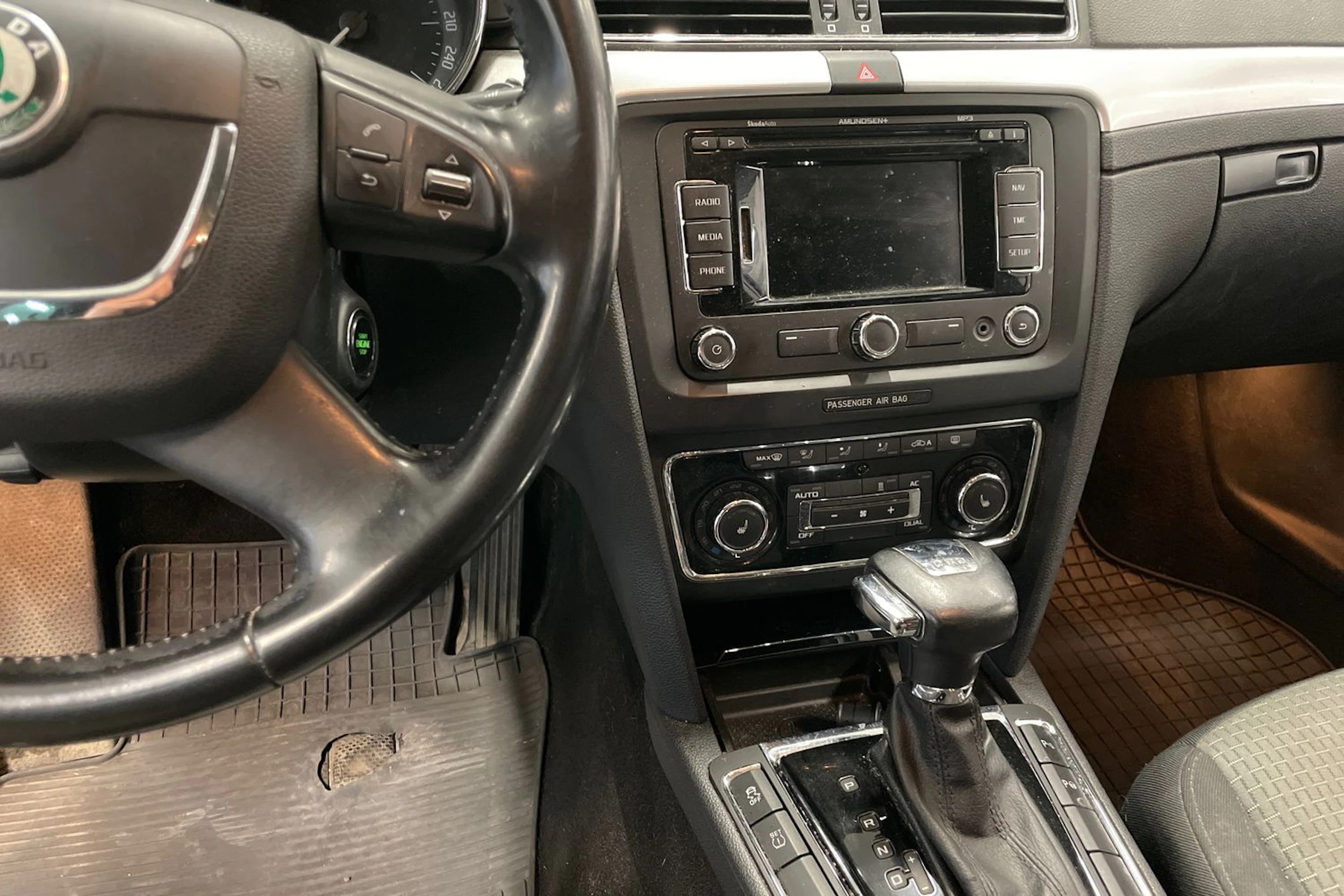 Sininen Skoda Superb 2012 kuva 14.