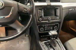 Sininen Skoda Superb 2012 kuva 14.