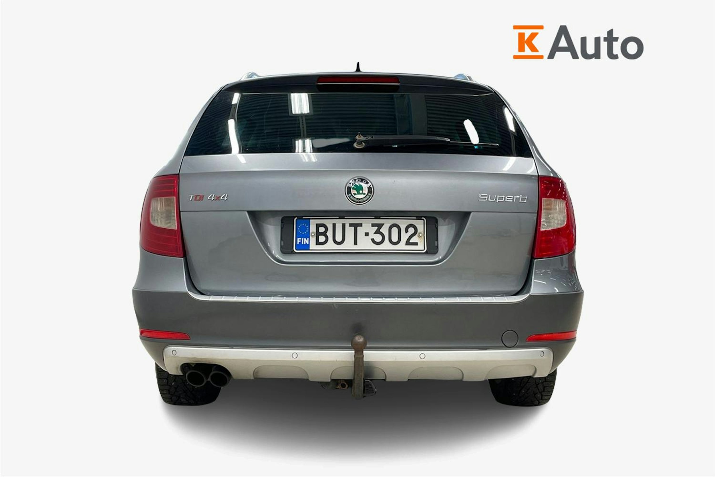 Harmaa Skoda Superb 2013 kuva 3.