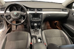 Harmaa Skoda Superb 2013 kuva 9.