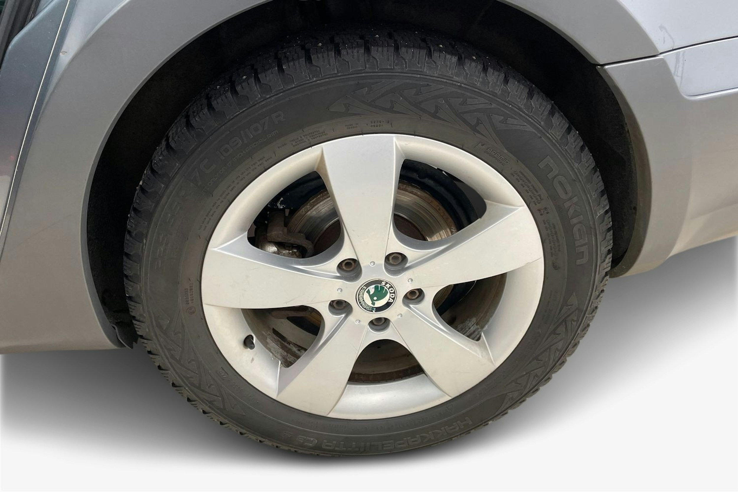 Harmaa Skoda Superb 2013 kuva 11.