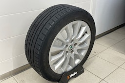 Harmaa Skoda Superb 2013 kuva 13.