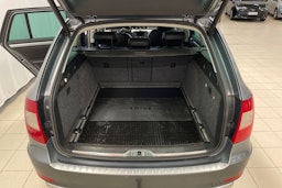 Harmaa Skoda Superb 2013 kuva 14.