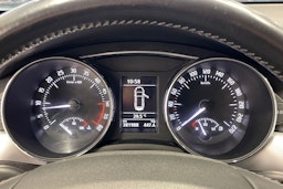 Harmaa Skoda Superb 2013 kuva 16.