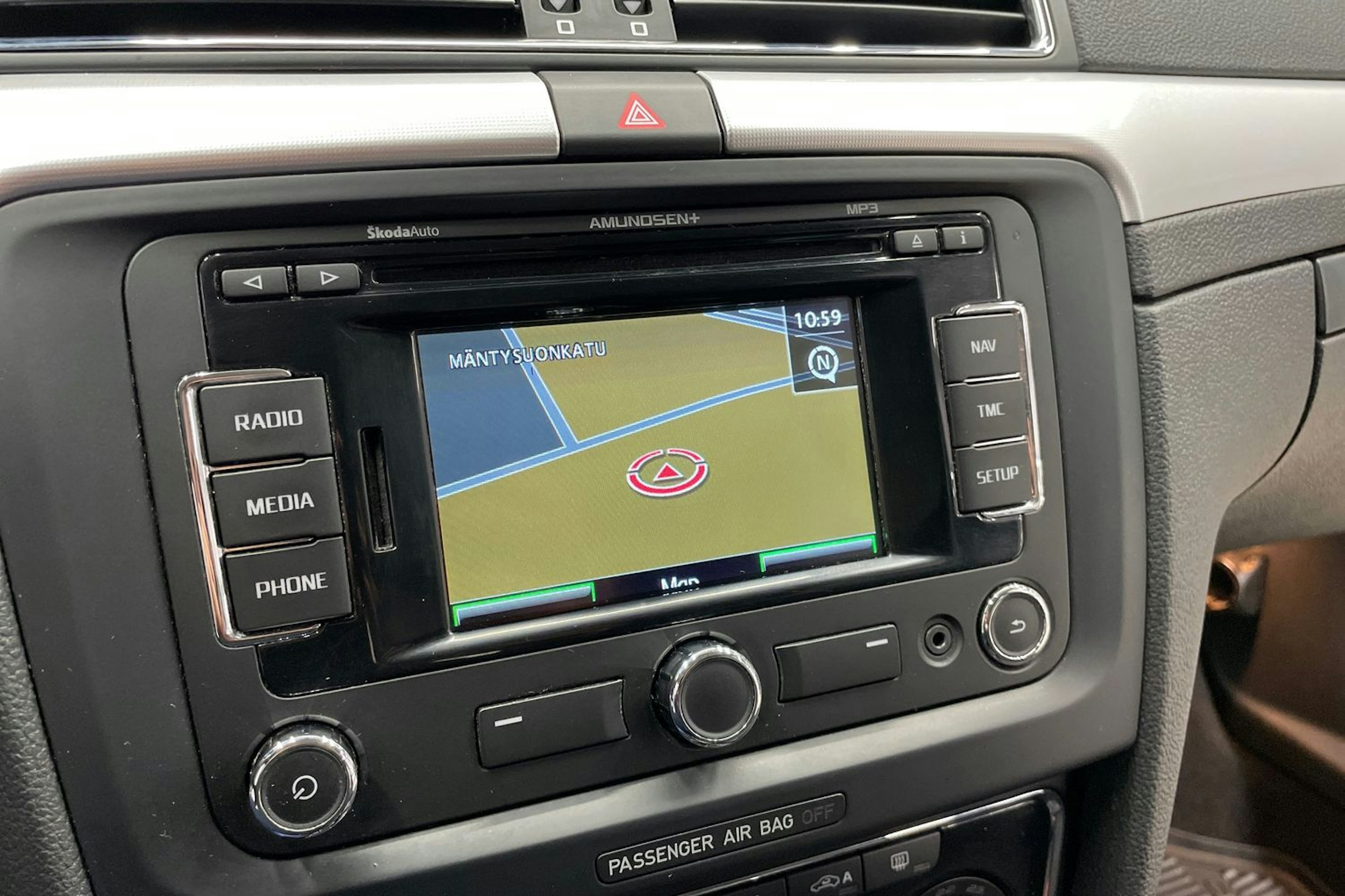 Harmaa Skoda Superb 2013 kuva 17.