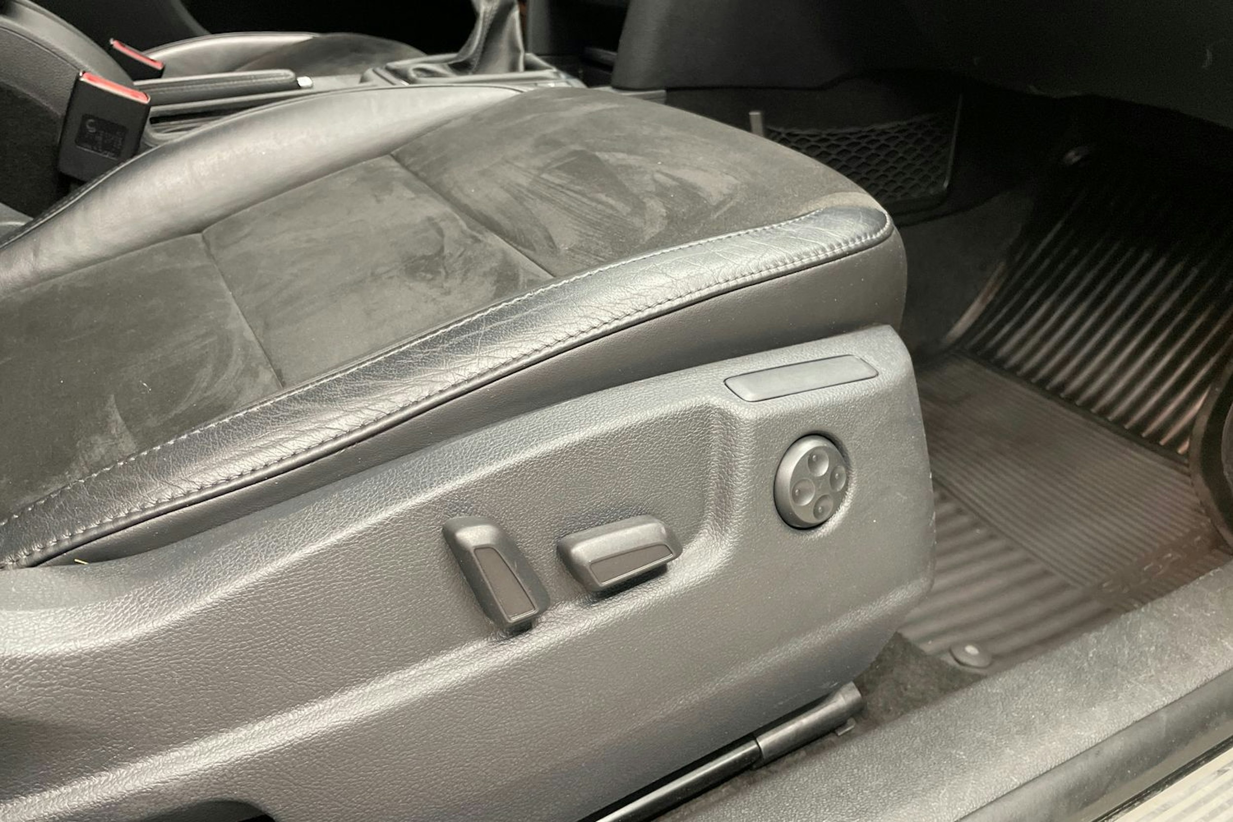 Harmaa Skoda Superb 2013 kuva 22.