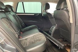 Harmaa Skoda Superb 2013 kuva 26.