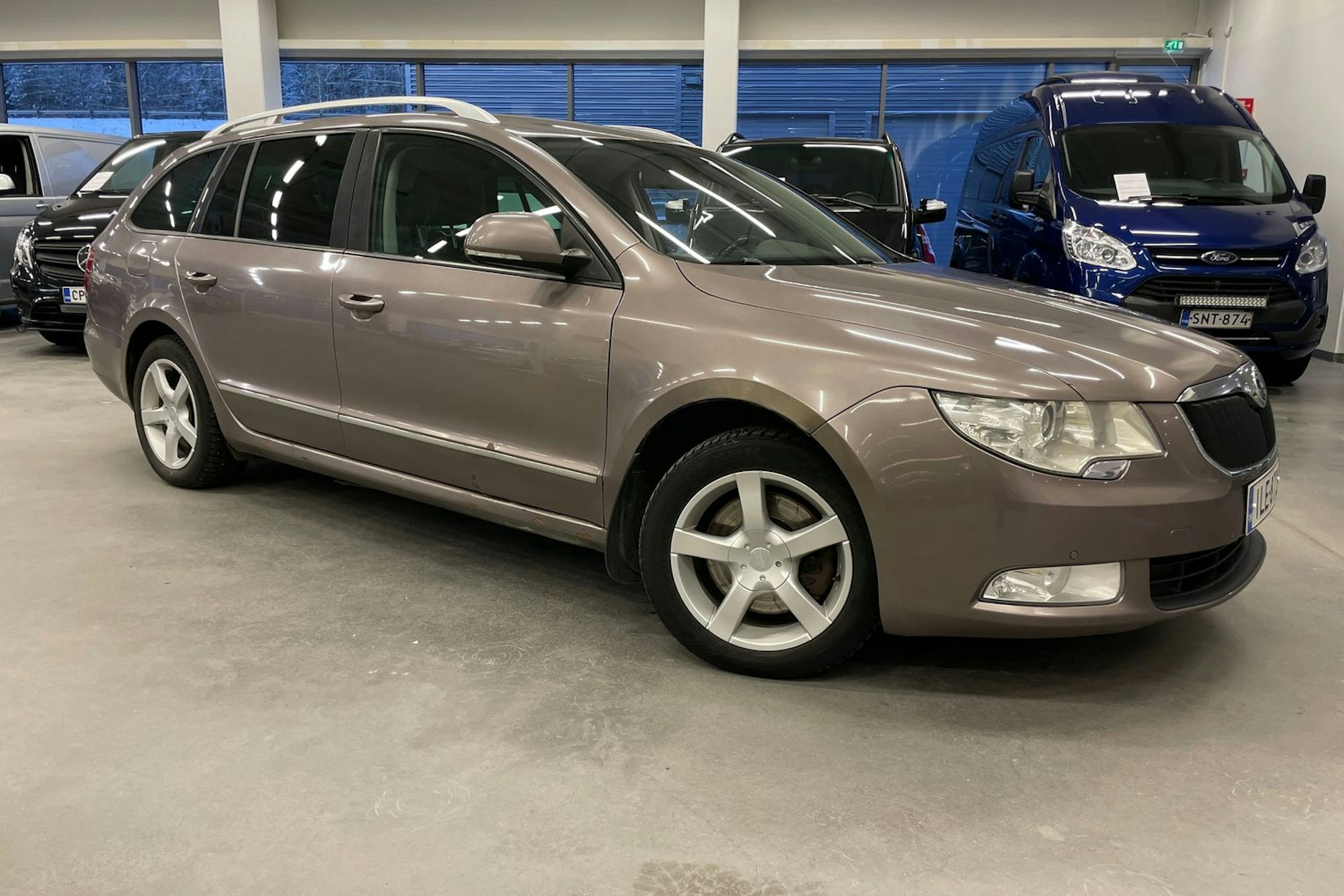 Ruskea (beige) Skoda Superb 2013 kuva 11.