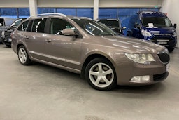 Ruskea (beige) Skoda Superb 2013 kuva 11.