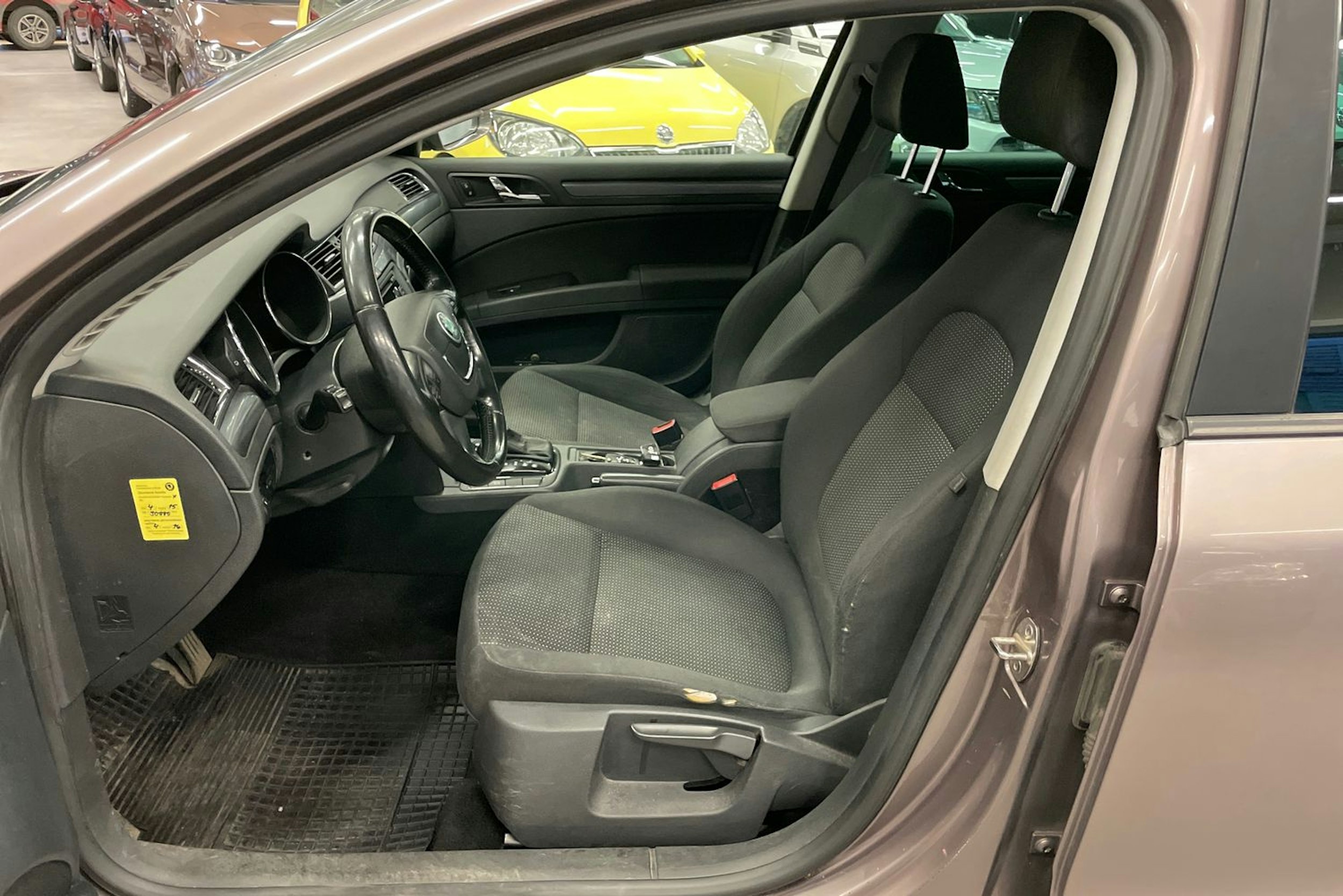 Ruskea (beige) Skoda Superb 2013 kuva 13.