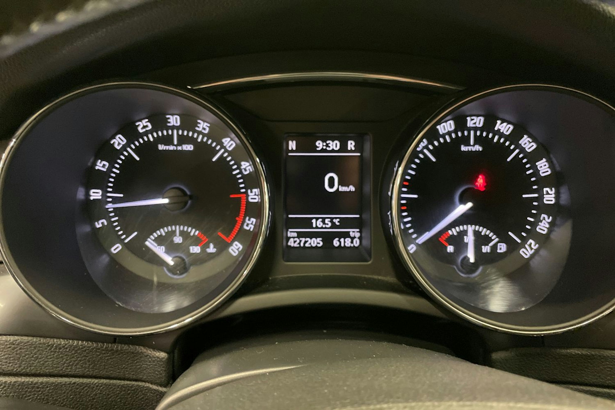 Ruskea (beige) Skoda Superb 2013 kuva 17.