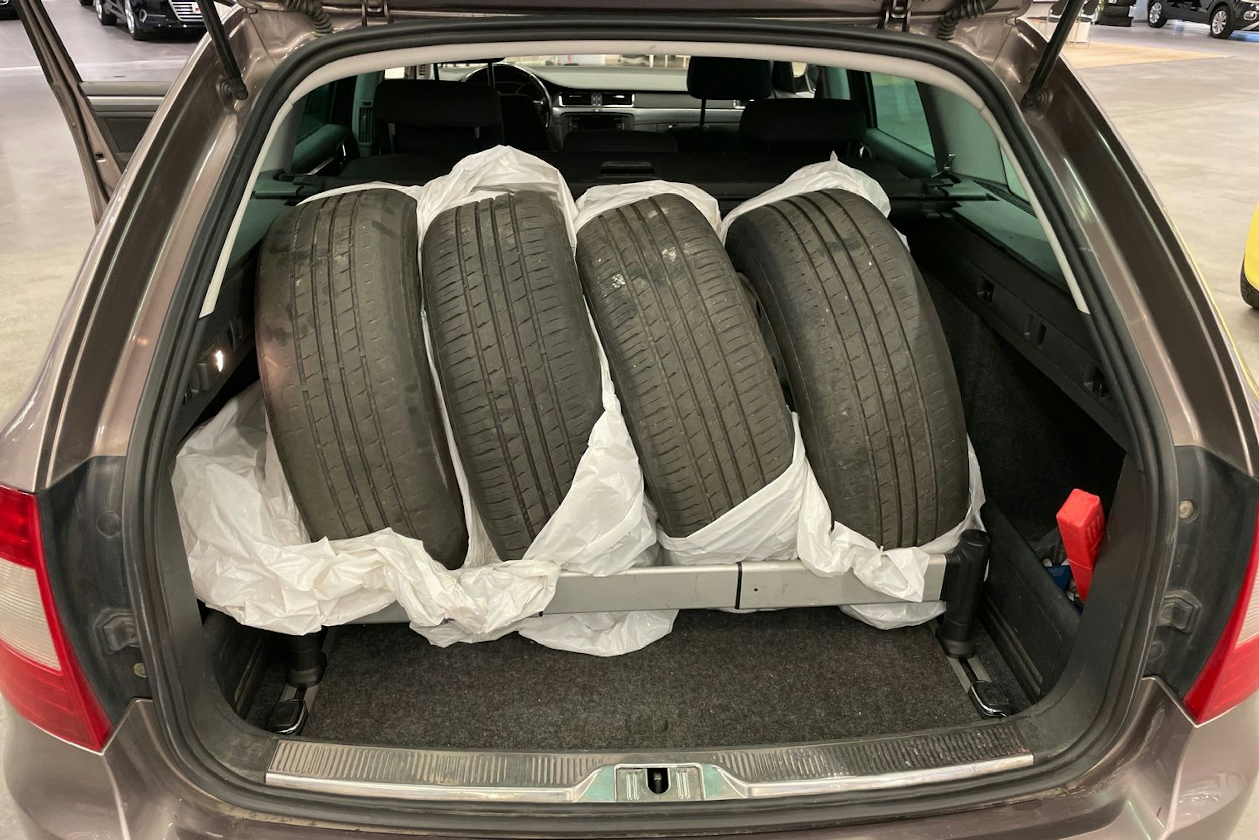 Ruskea (beige) Skoda Superb 2013 kuva 20.