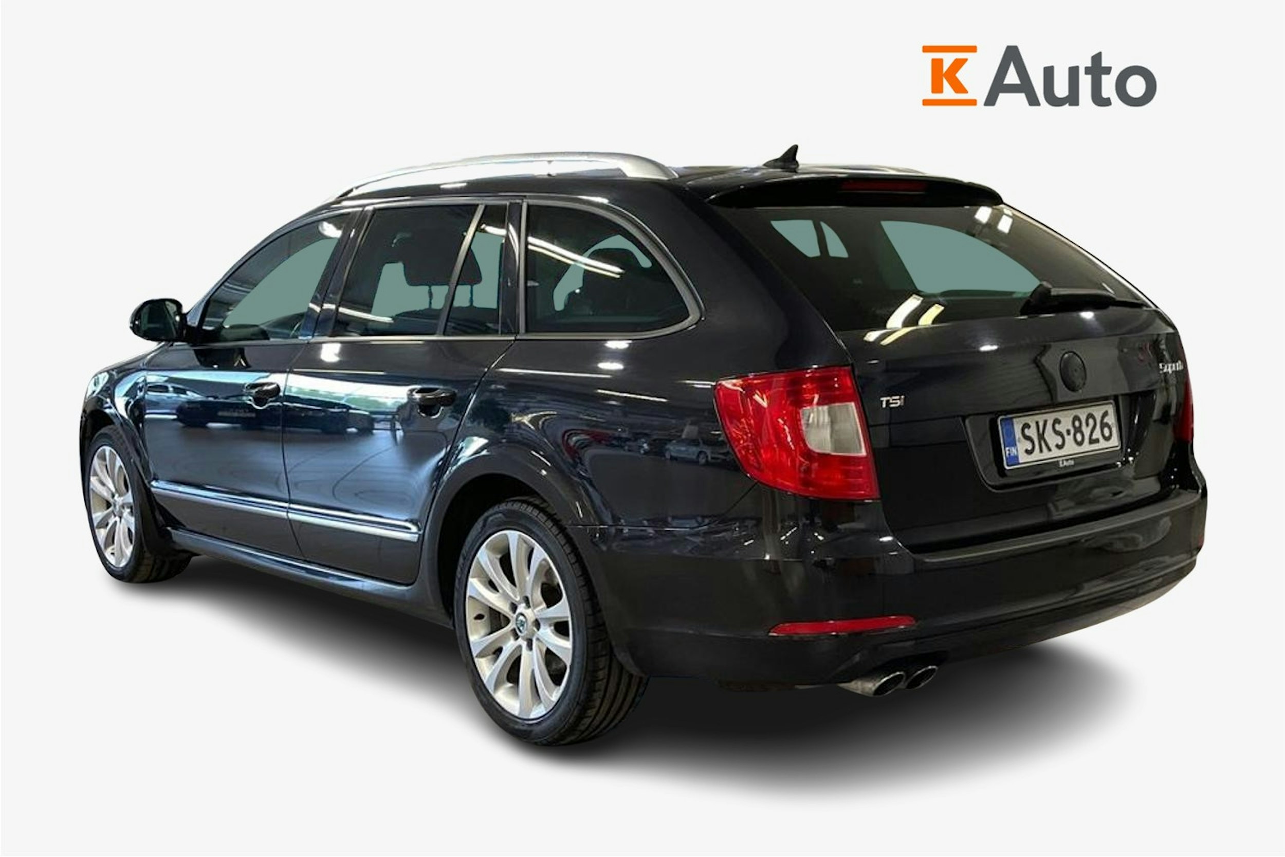 musta Skoda Superb 2013 kuva 2.