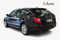 musta Skoda Superb 2013 kuva 2.