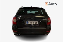 musta Skoda Superb 2013 kuva 3.