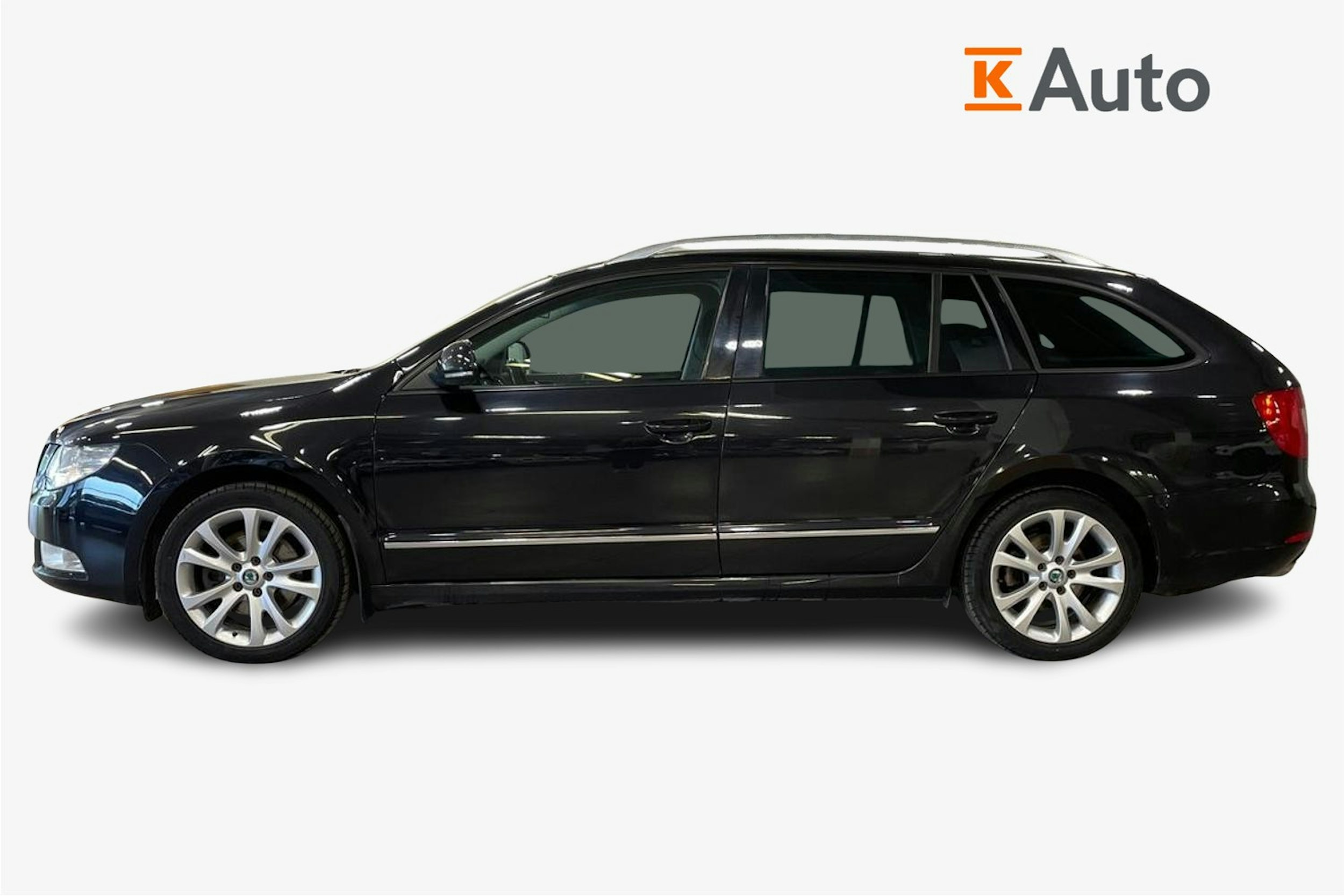 musta Skoda Superb 2013 kuva 6.