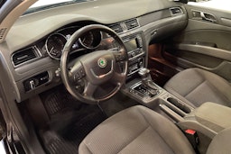 musta Skoda Superb 2013 kuva 7.