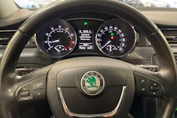musta Skoda Superb 2013 kuva 15.