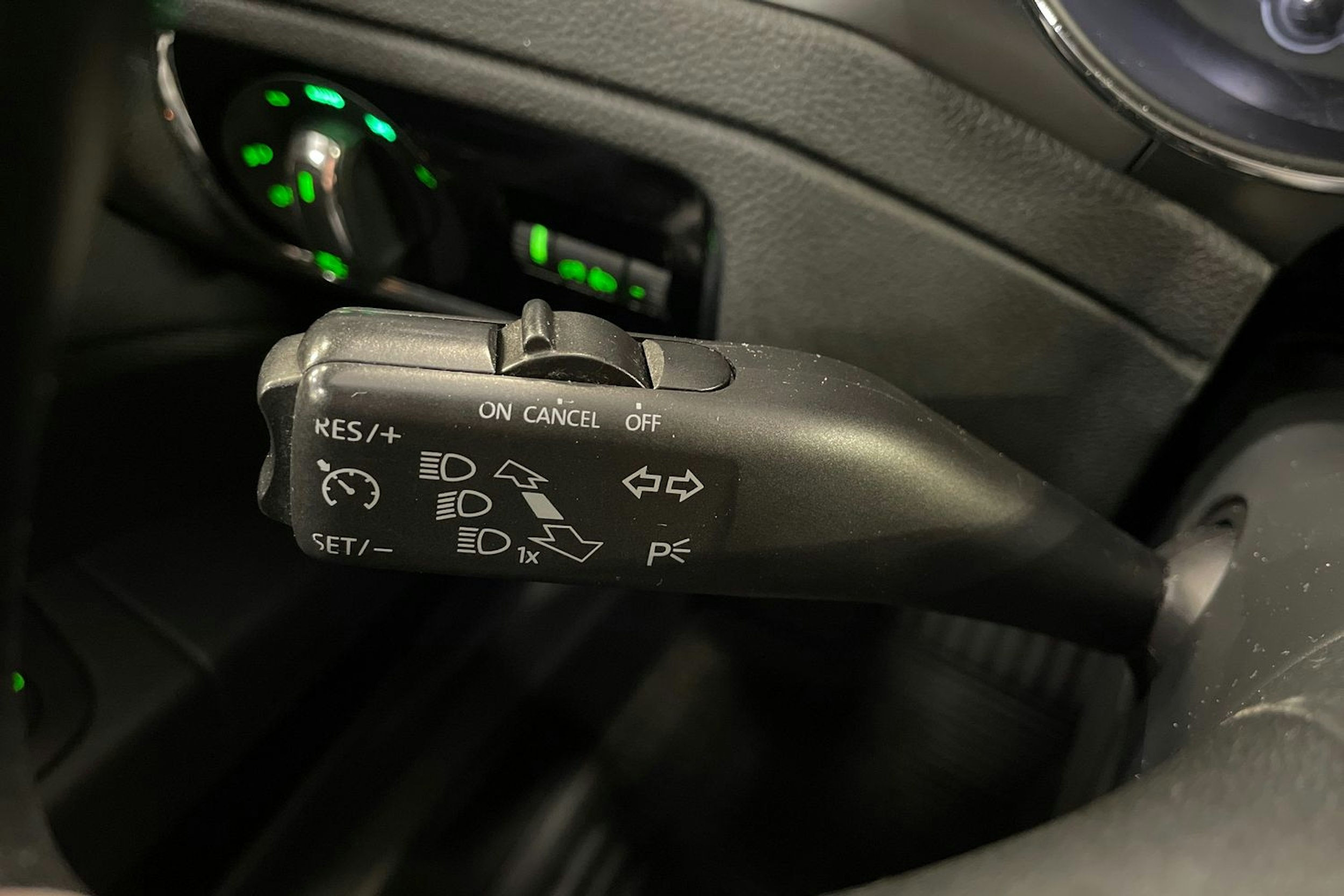 musta Skoda Superb 2013 kuva 17.