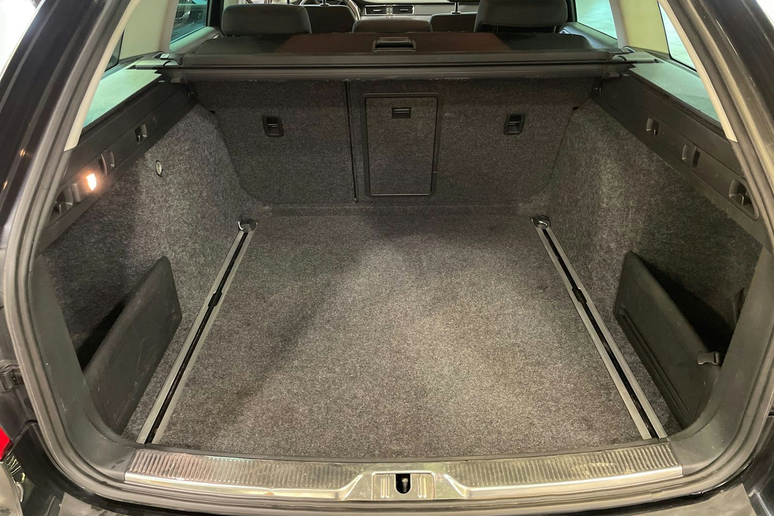 musta Skoda Superb 2013 kuva 22.