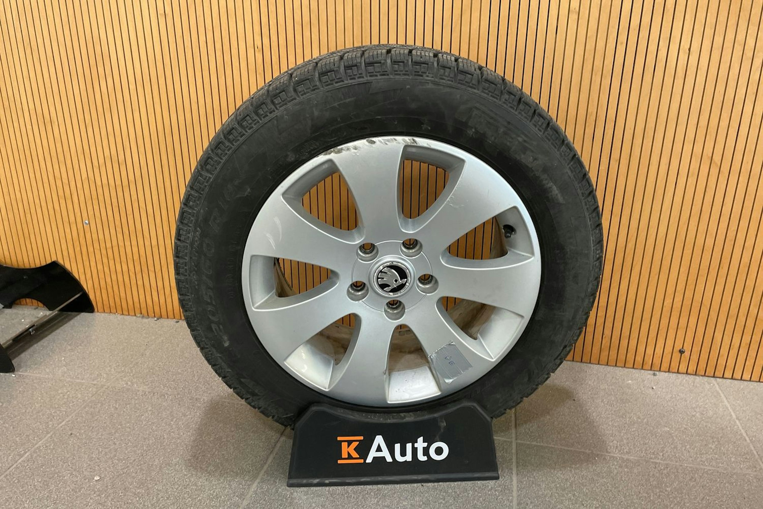 musta Skoda Superb 2013 kuva 23.