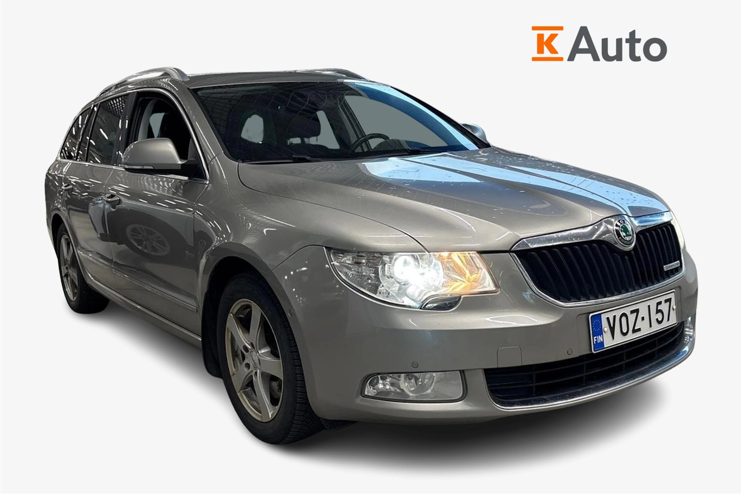 ruskea (beige) Skoda Superb 2013 kuva 1.