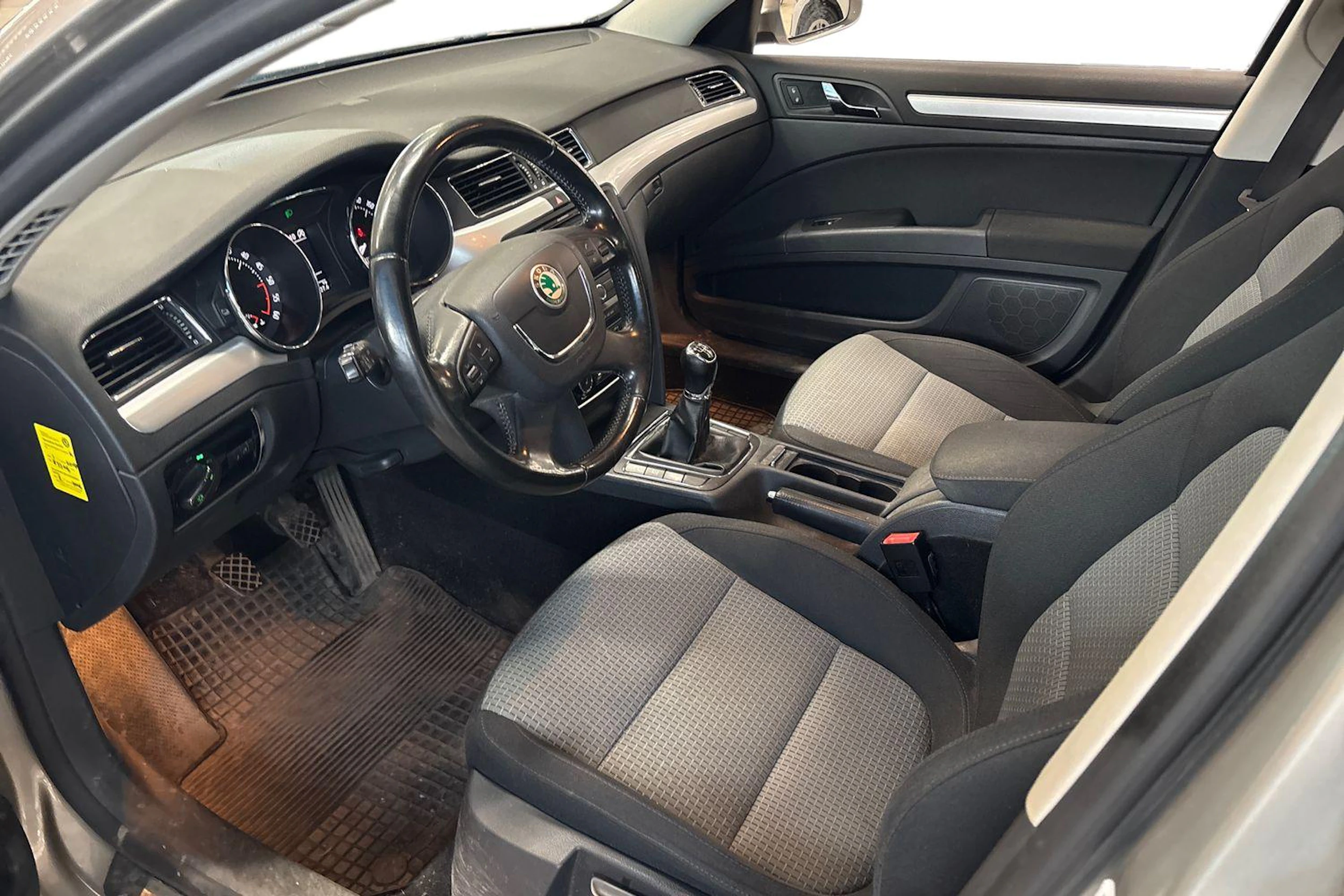 ruskea (beige) Skoda Superb 2013 kuva 3.