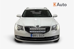 Valkoinen Skoda Superb 2014 kuva 5.