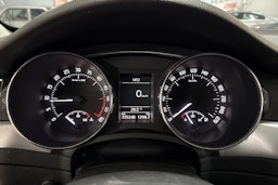 Valkoinen Skoda Superb 2014 kuva 18.