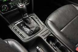 Valkoinen Skoda Superb 2014 kuva 23.