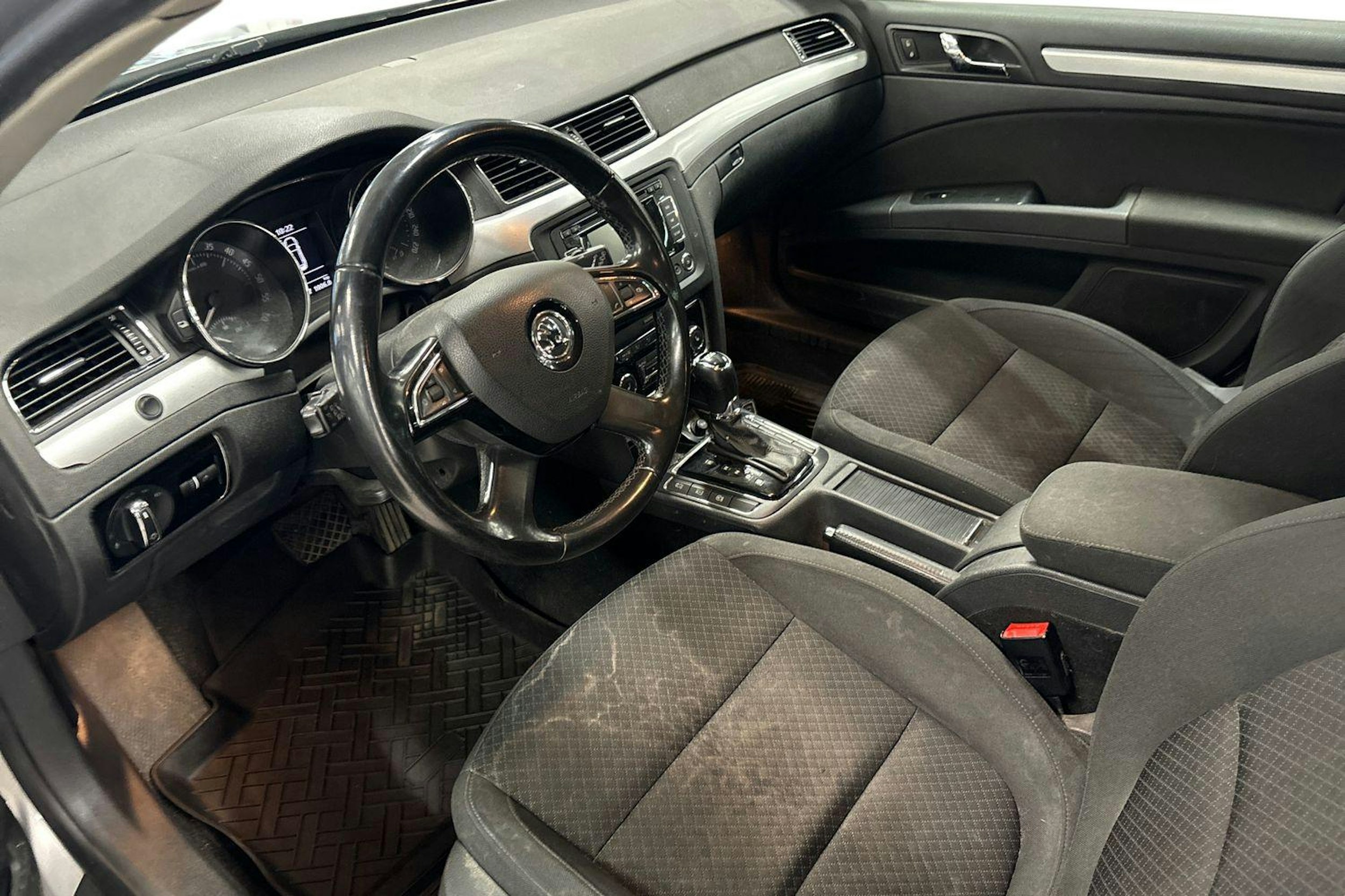 hopea Skoda Superb 2014 kuva 6.