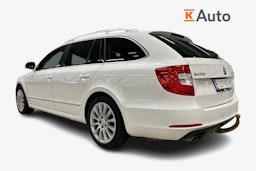 valkoinen Skoda Superb 2014 kuva 2.