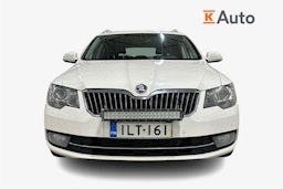 valkoinen Skoda Superb 2014 kuva 4.