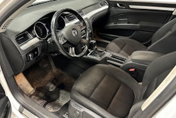 valkoinen Skoda Superb 2014 kuva 6.