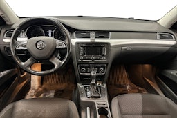 valkoinen Skoda Superb 2014 kuva 7.