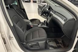 valkoinen Skoda Superb 2014 kuva 11.